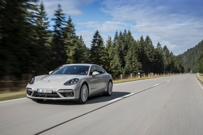 Illustration for article titled The 2017 Porsche Panamera Isn't Hardcore Enough To Buy Just Yet